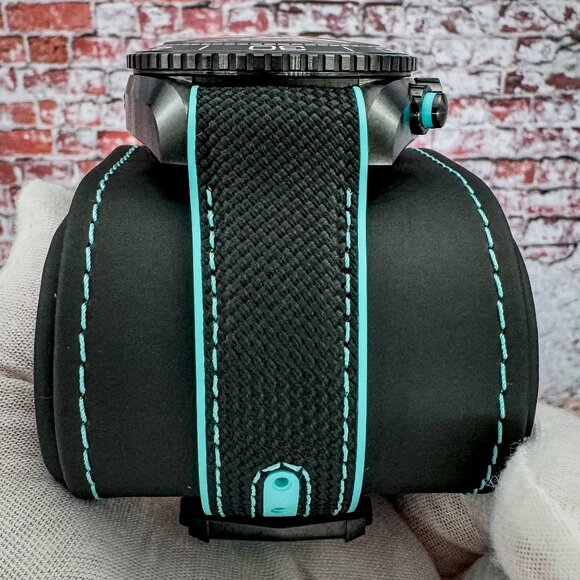 Omega Seamaster Planet Ocean ETNZ Limited Edition Black Ceramic - FULL SET - Picture 5 of 15